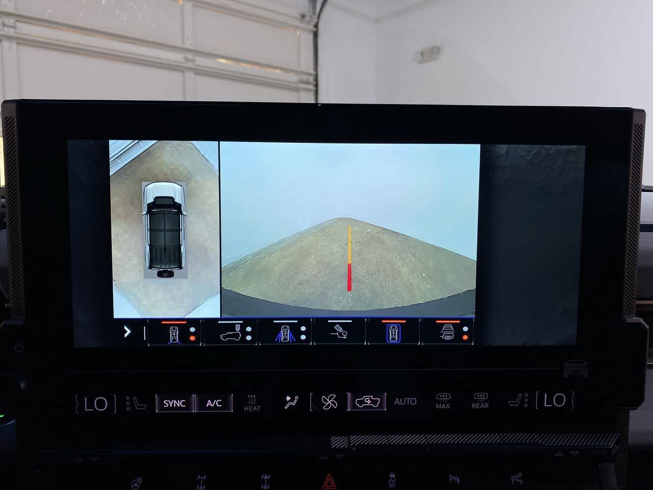 Thumbnail: 2024 GMC Hummer EV - 26