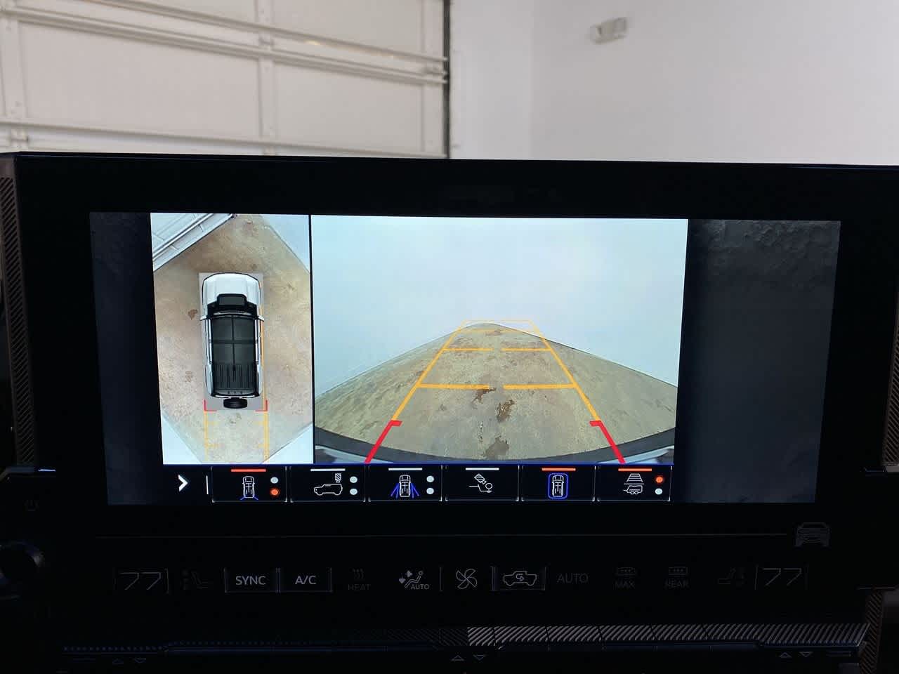 Thumbnail: 2024 GMC Hummer EV - 25