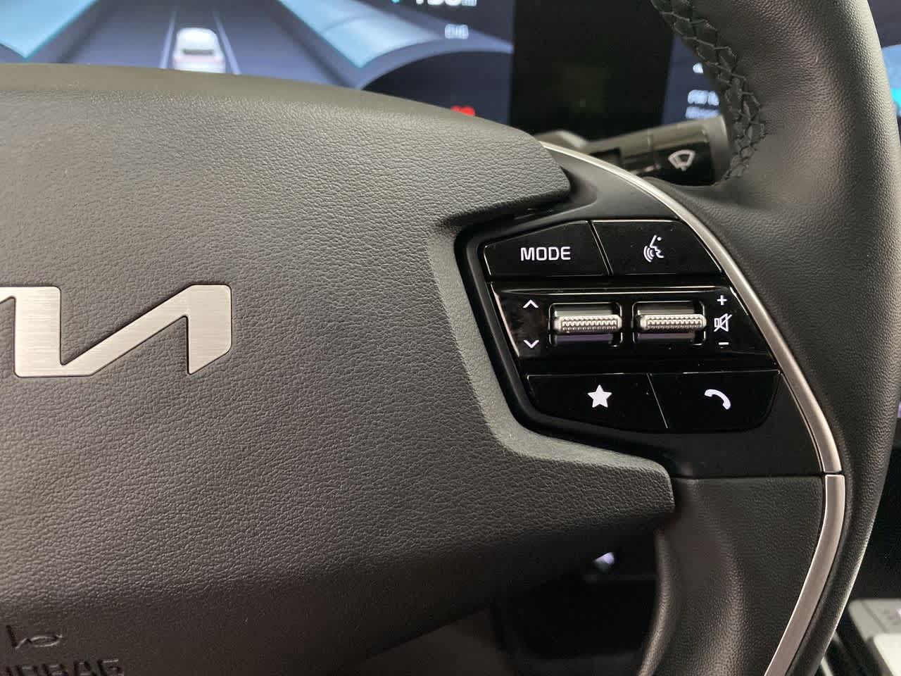 Thumbnail: 2022 Kia EV6 - 22