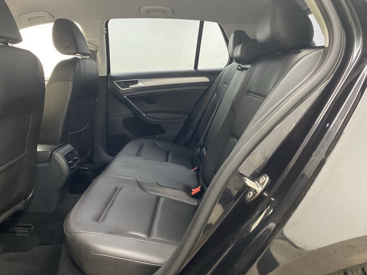 2015 Volkswagen e-Golf SEL Premium 17