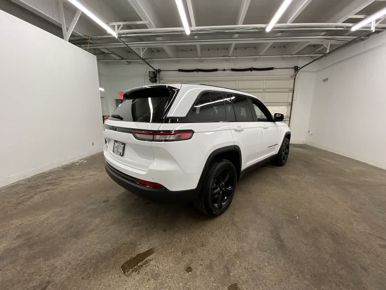 Thumbnail: 2025 Jeep Grand Cherokee - 6