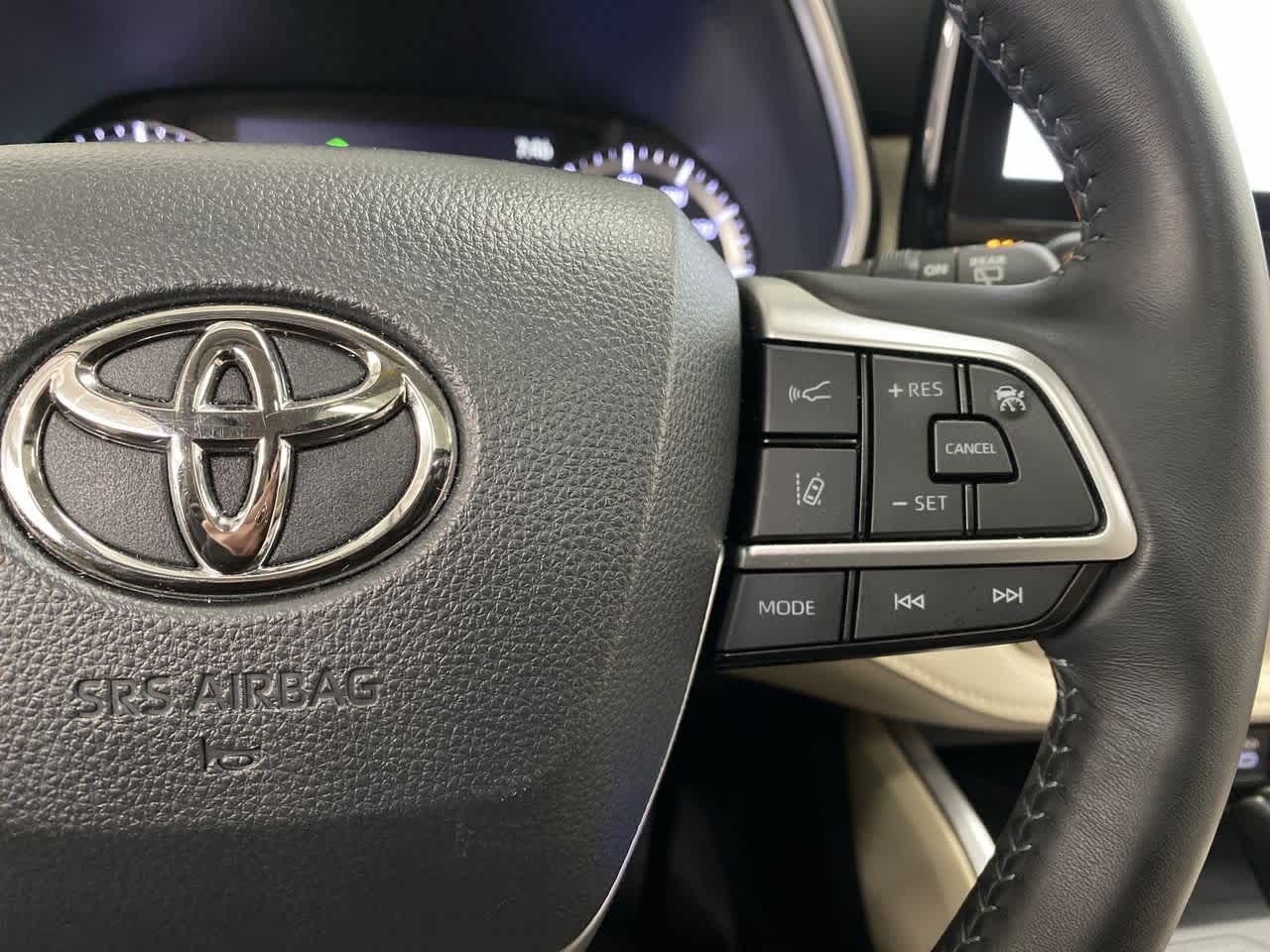 Thumbnail: 2023 Toyota Highlander - 22