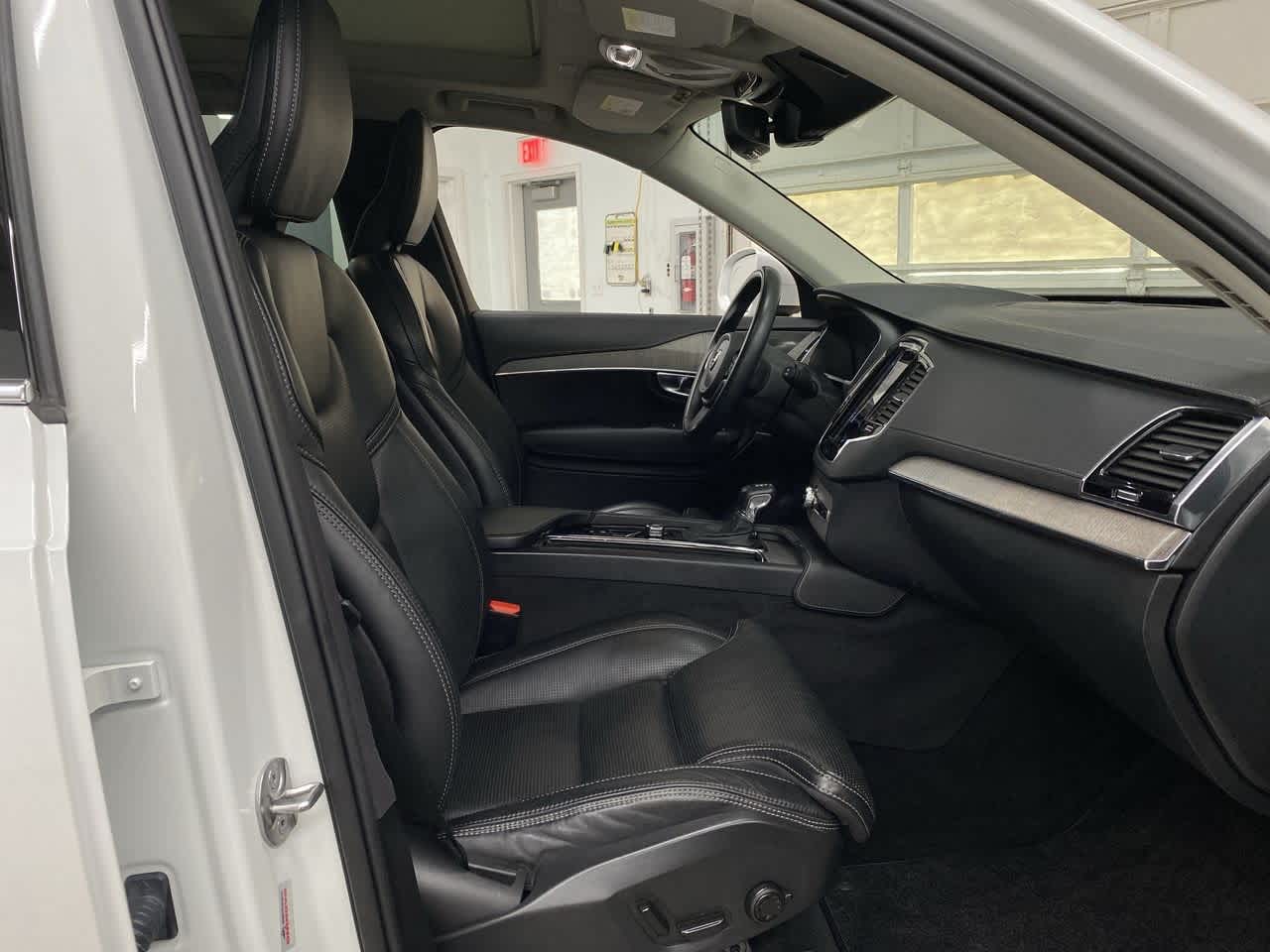 Thumbnail: 2022 Volvo XC90 - 20