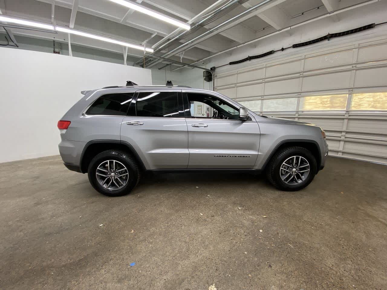 Thumbnail: 2017 Jeep Grand Cherokee - 7