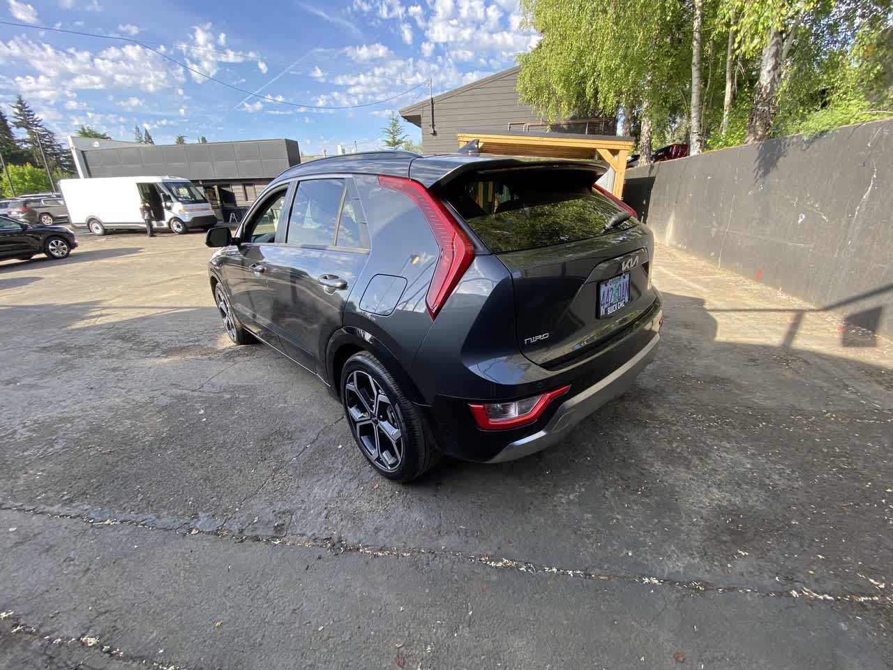 Thumbnail: 2023 Kia Niro - 4