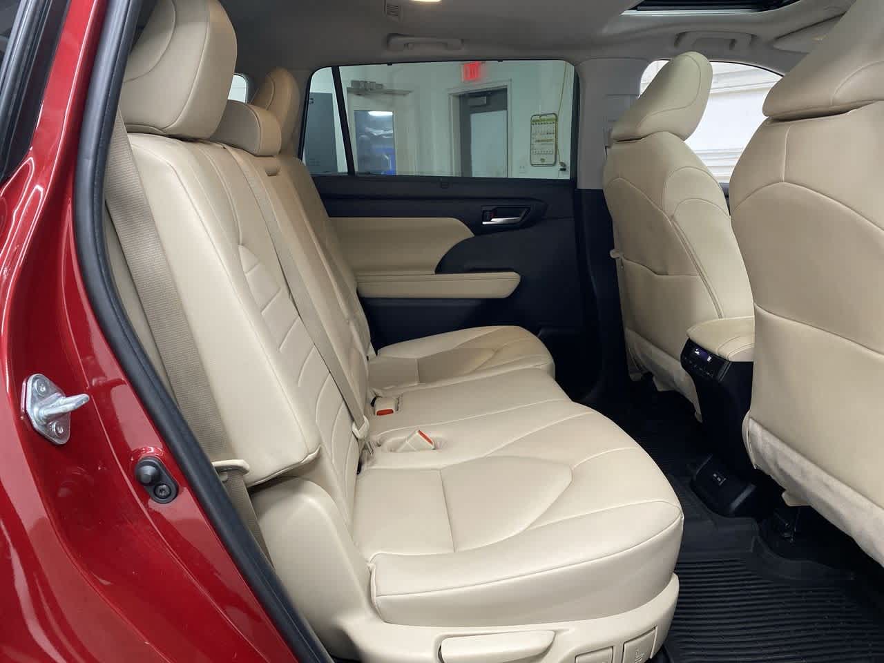 Thumbnail: 2023 Toyota Highlander - 18