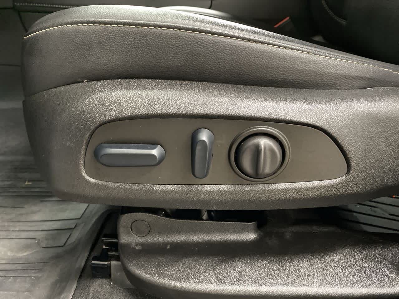 Thumbnail: 2023 GMC Acadia - 15