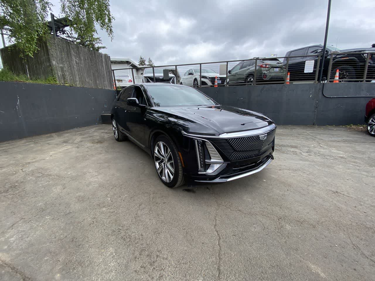 Thumbnail: 2024 Cadillac Lyriq - 8