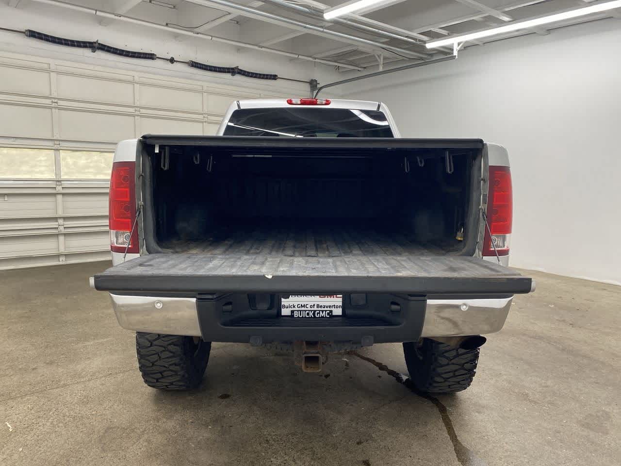 Thumbnail: 2010 GMC Sierra 2500 - 27