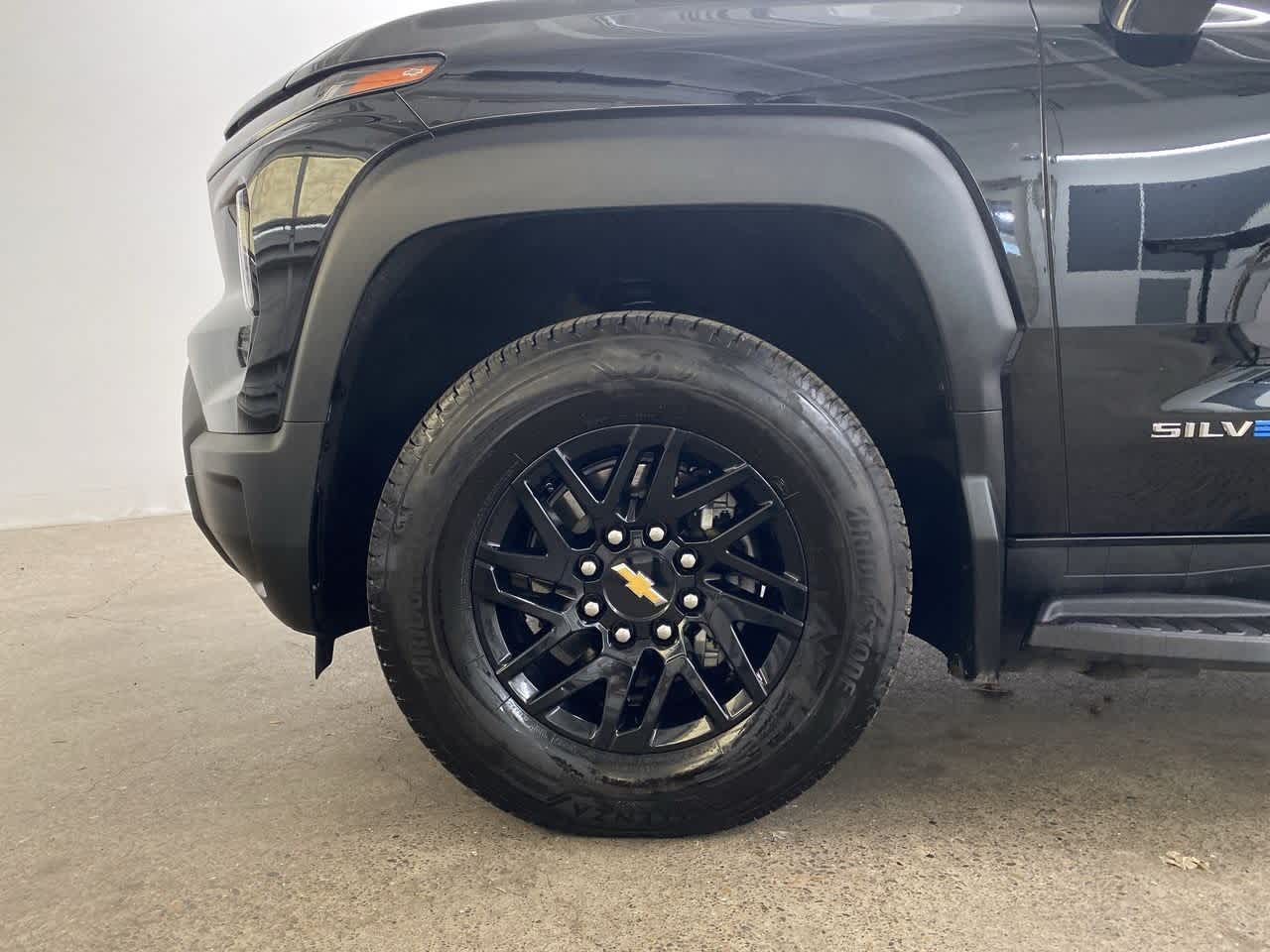 Thumbnail: 2024 Chevrolet Silverado EV - 11