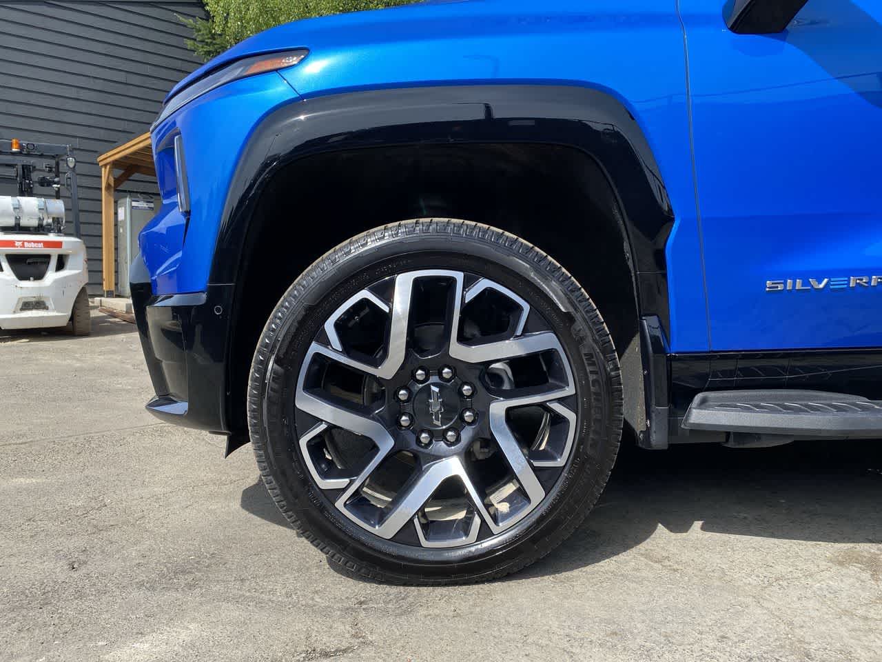 Thumbnail: 2025 Chevrolet Silverado EV - 11