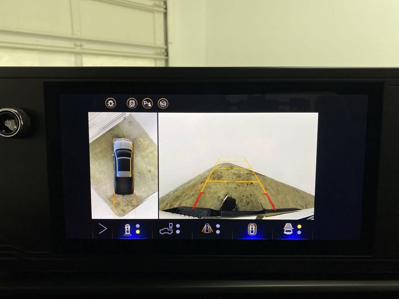 Thumbnail: 2024 Chevrolet Silverado EV - 24