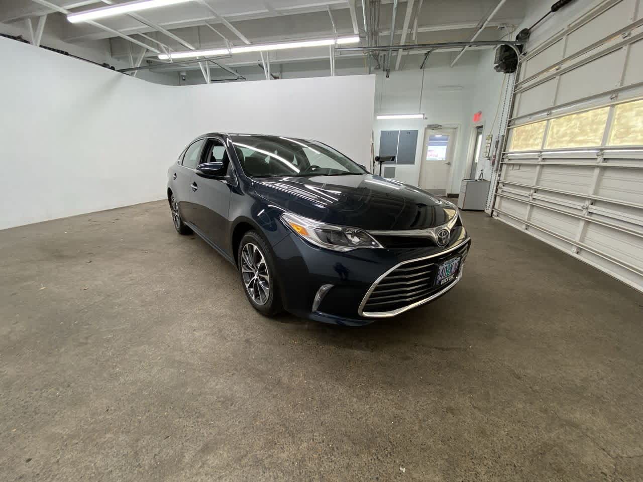 Thumbnail: 2018 Toyota Avalon - 8