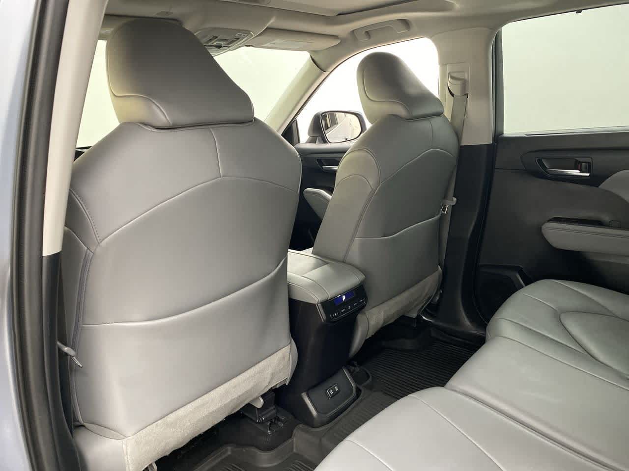 Thumbnail: 2021 Toyota Highlander - 17