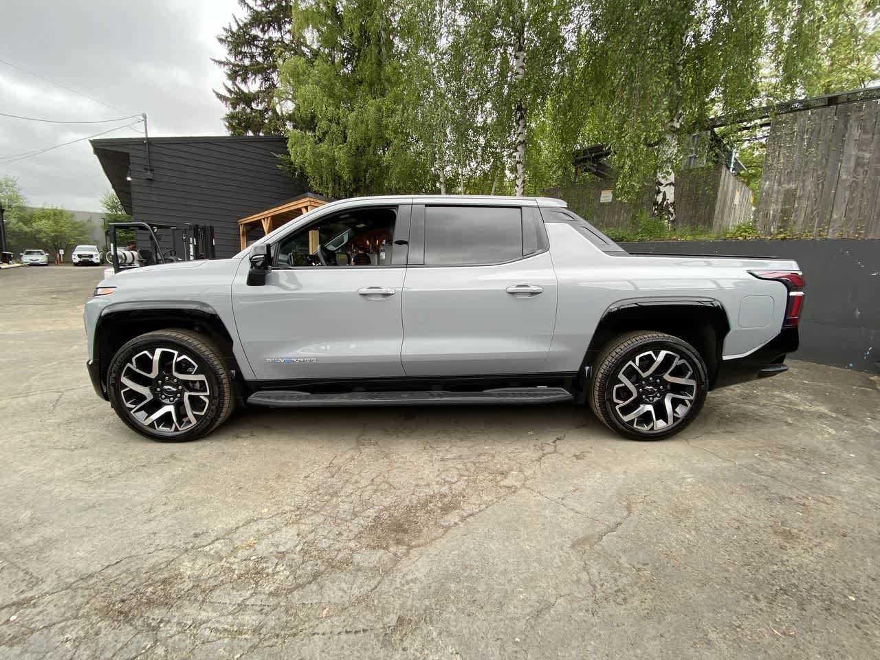Thumbnail: 2025 Chevrolet Silverado EV - 3