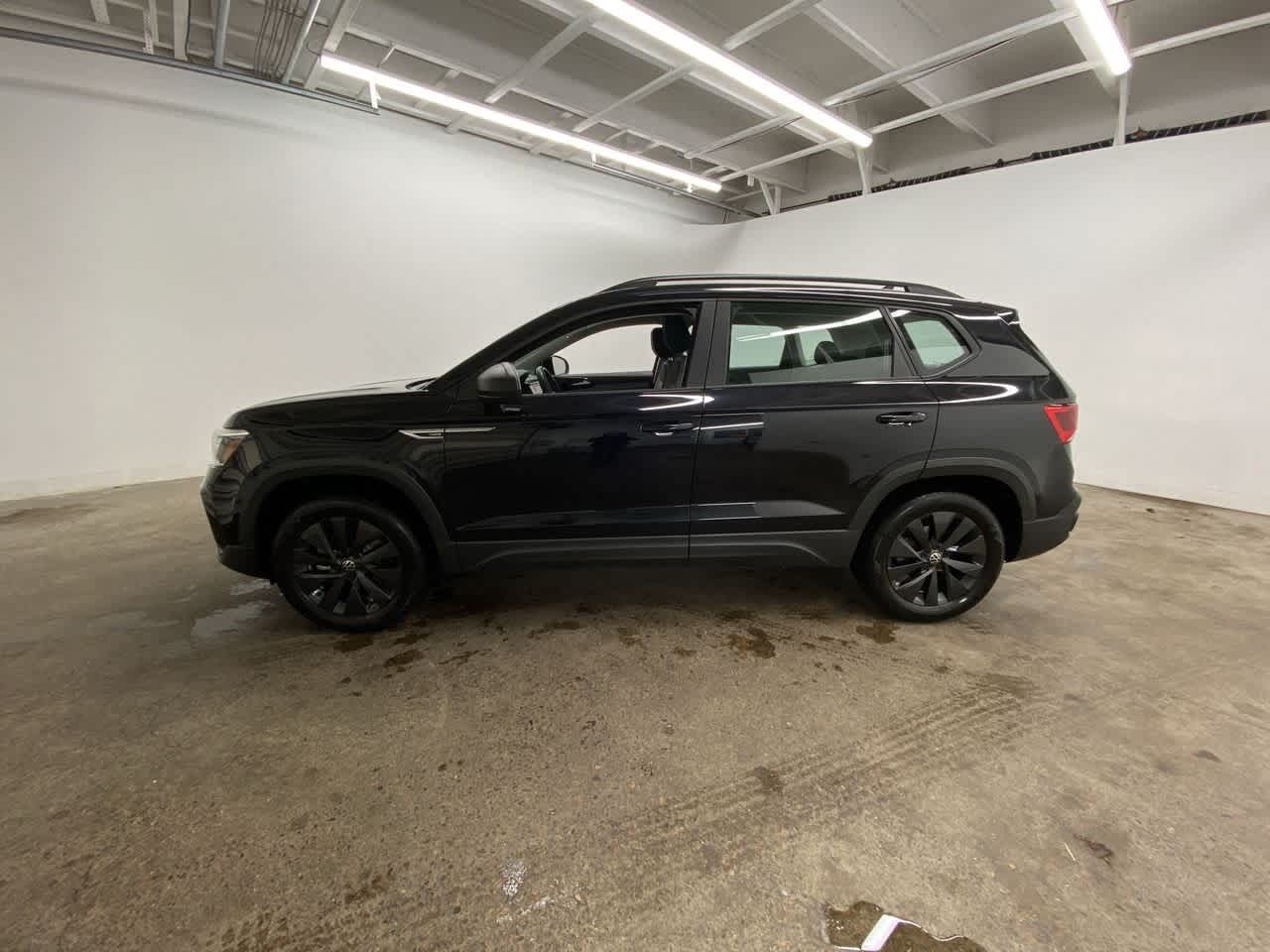 Thumbnail: 2022 Volkswagen Taos - 3