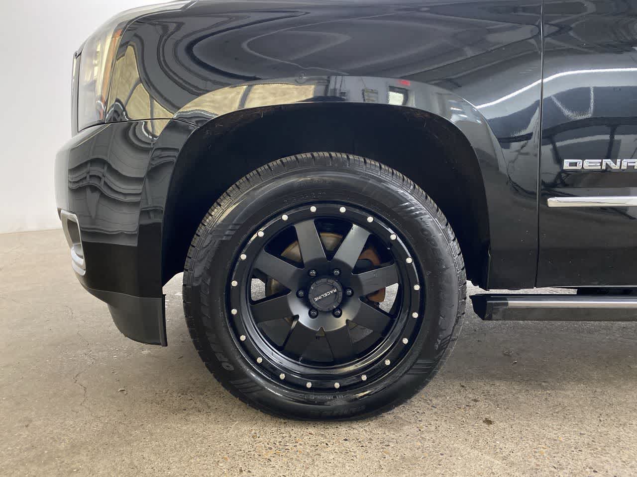 Thumbnail: 2019 GMC Yukon XL - 11