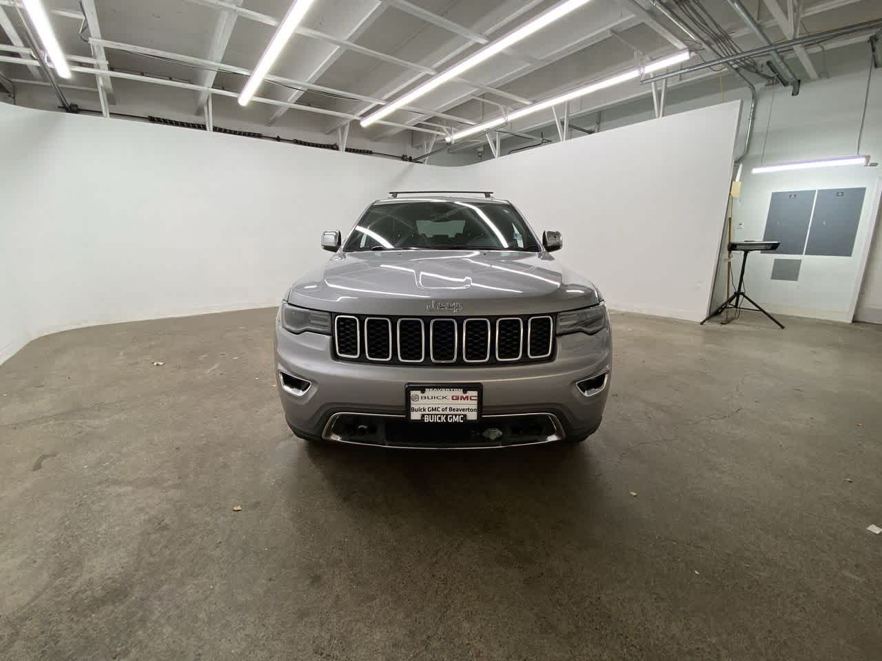 Thumbnail: 2017 Jeep Grand Cherokee - 9