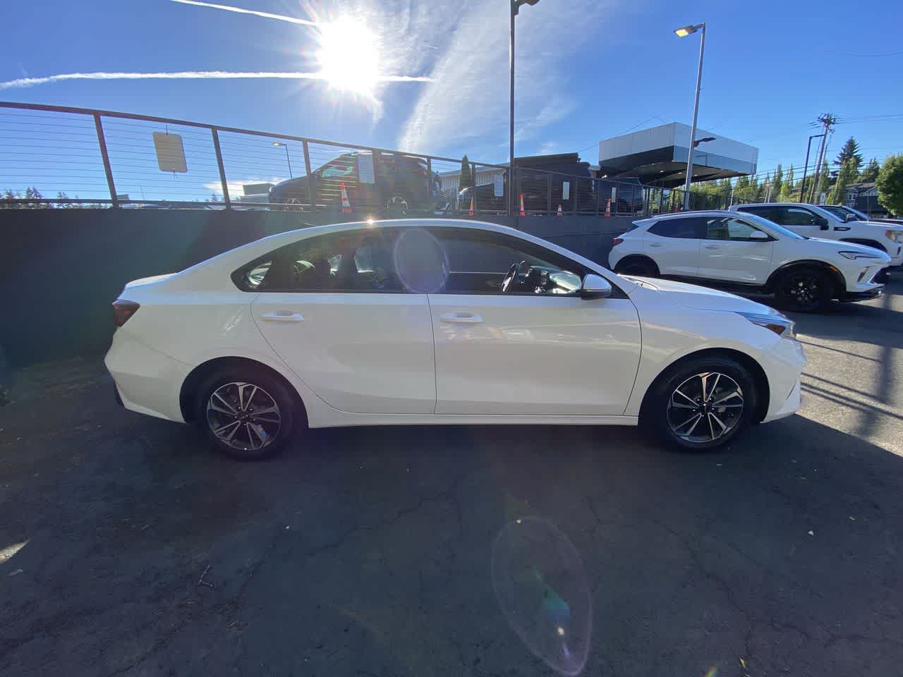 Thumbnail: 2024 Kia Forte - 7