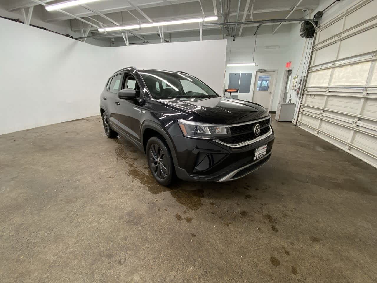 Thumbnail: 2022 Volkswagen Taos - 8