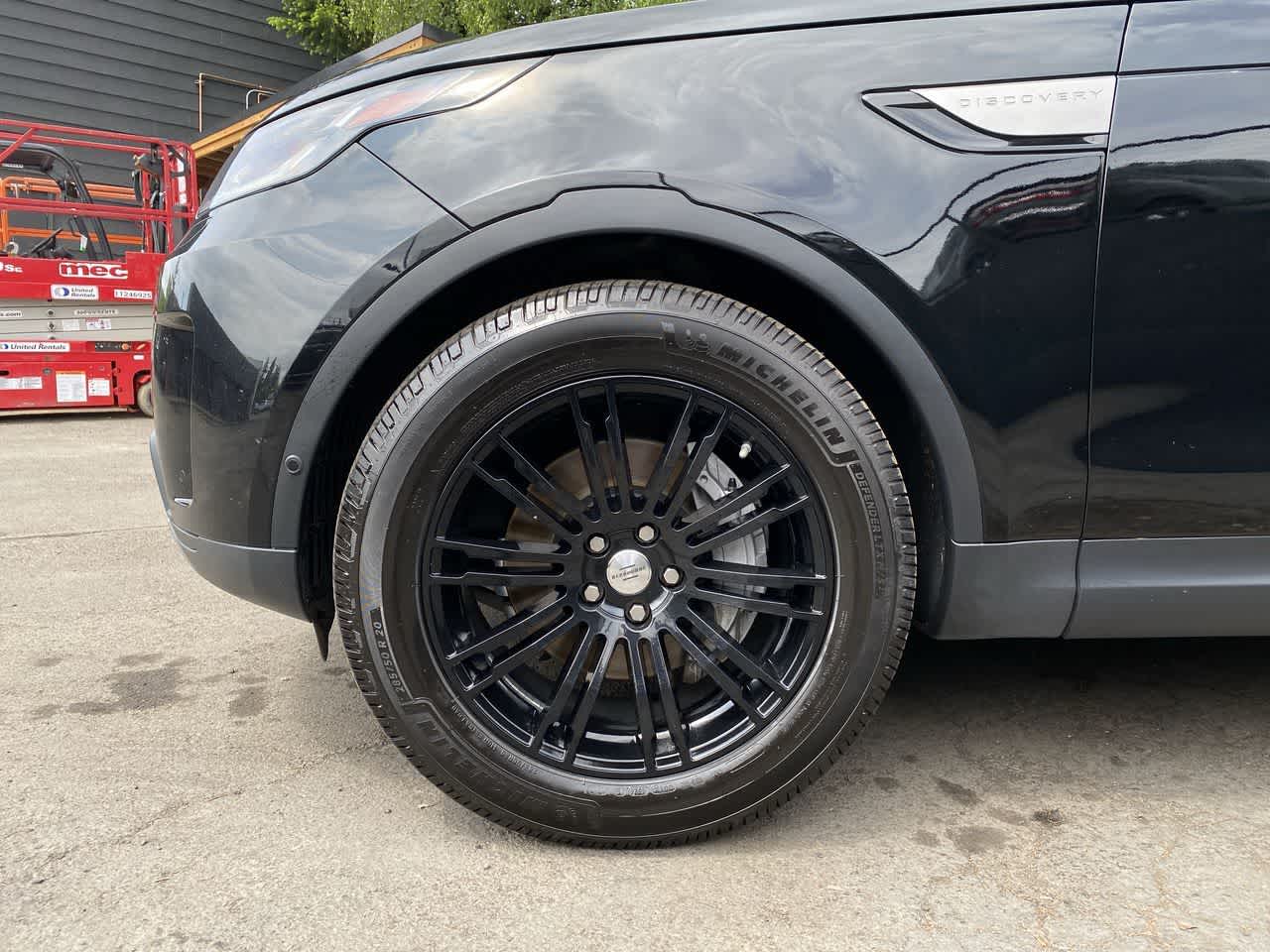 Thumbnail: 2019 Land Rover Discovery - 11