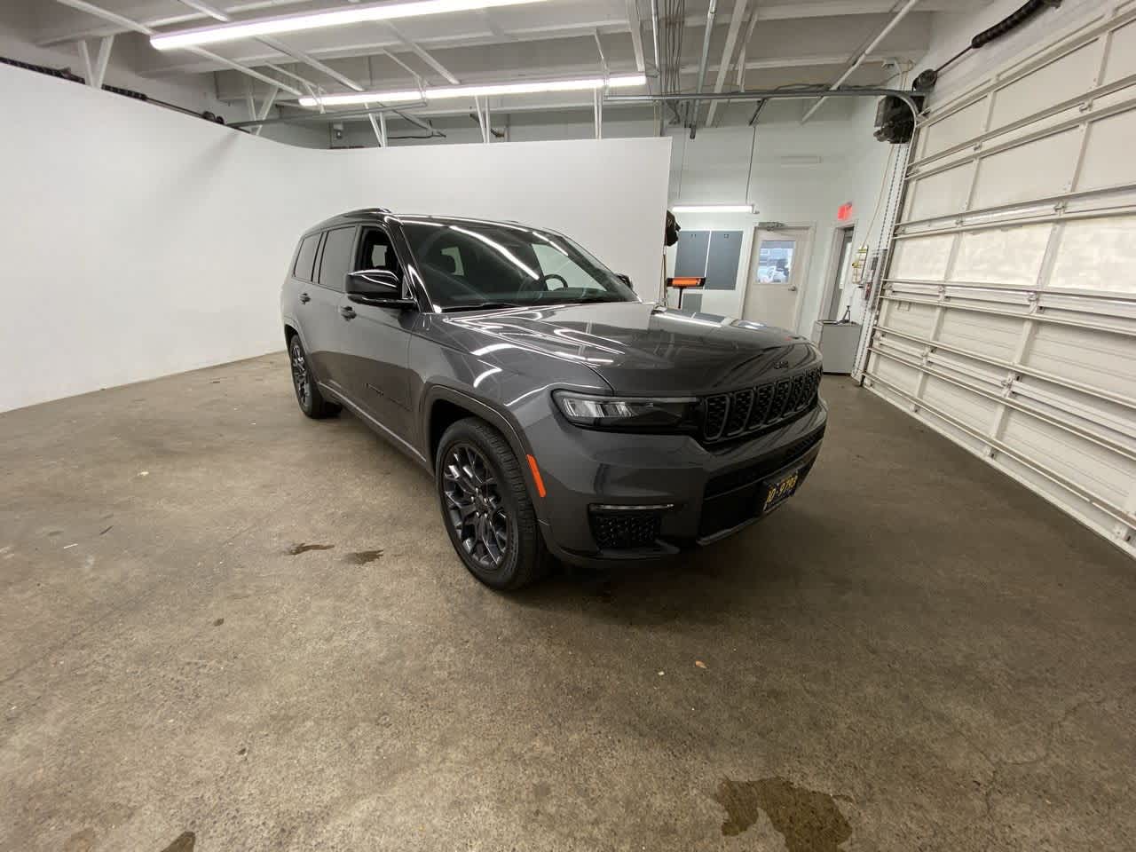 Thumbnail: 2023 Jeep Grand Cherokee - 8