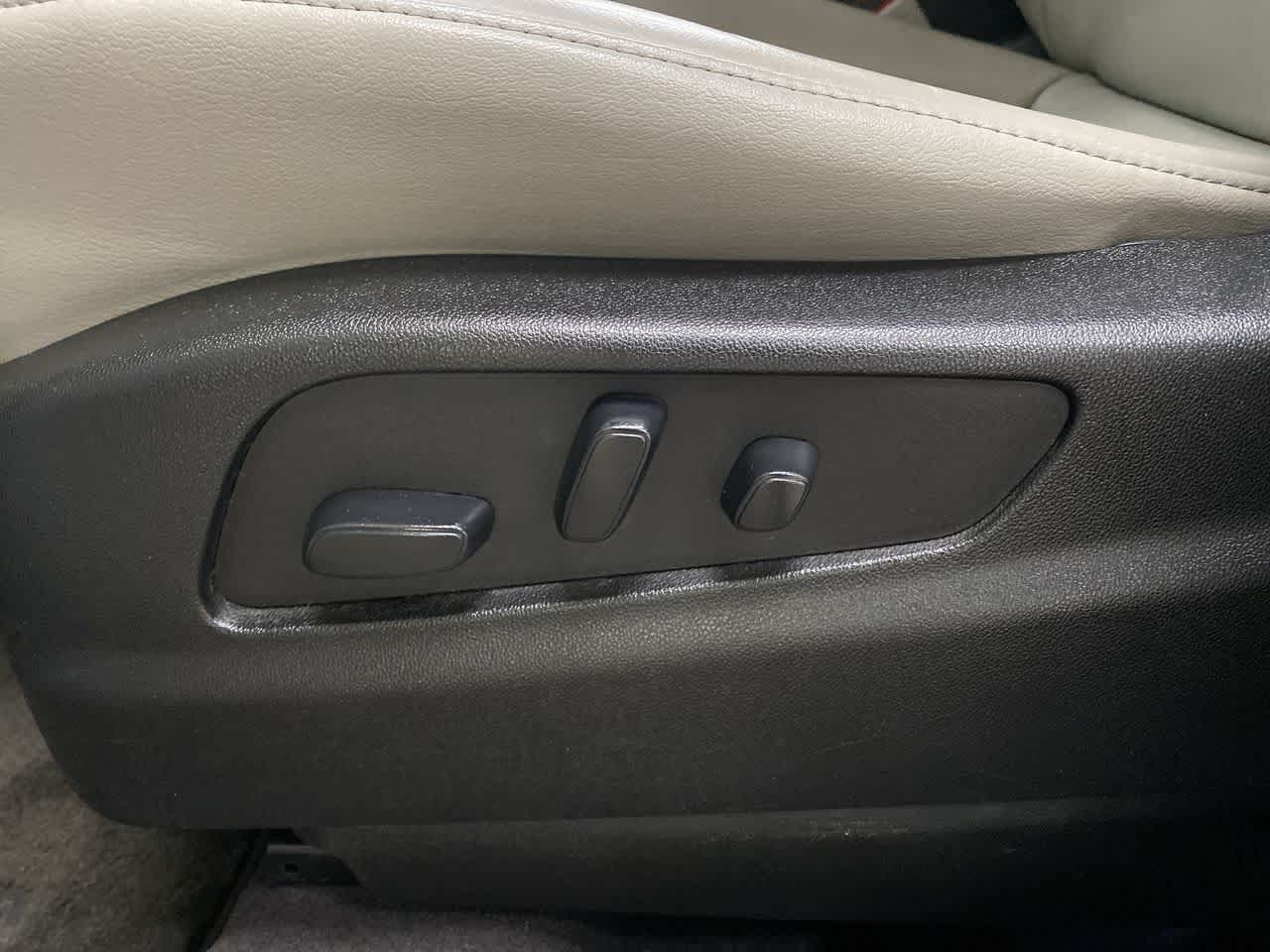 Thumbnail: 2020 Cadillac XT4 - 16