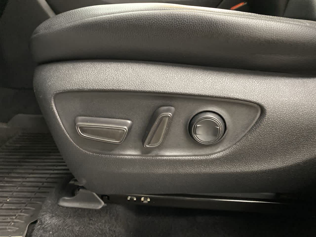 Thumbnail: 2021 Toyota Highlander - 14