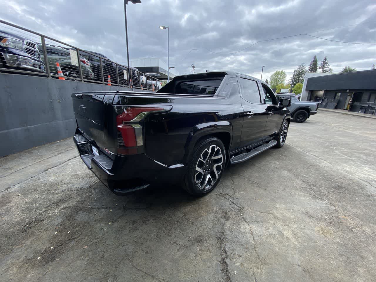 Thumbnail: 2024 Chevrolet Silverado EV - 6