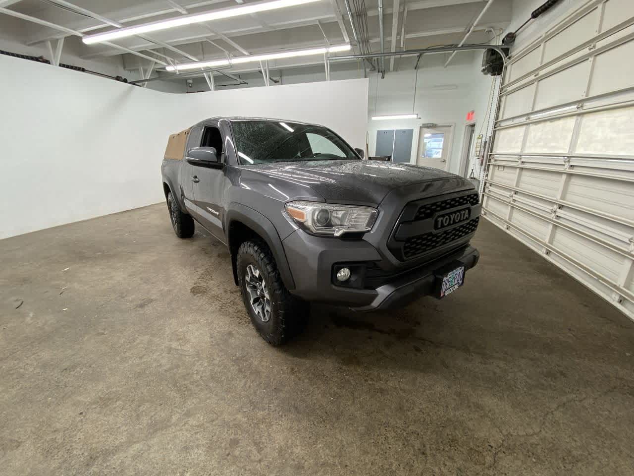 Thumbnail: 2017 Toyota Tacoma - 8
