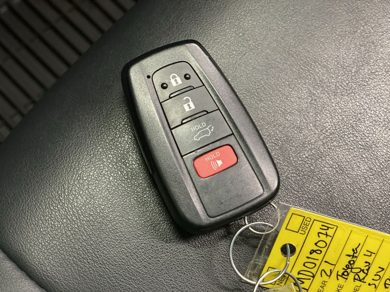 Thumbnail: 2021 Toyota RAV4 - 32