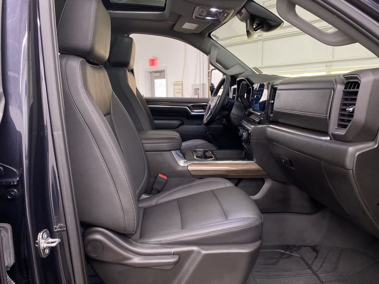 Thumbnail: 2024 Chevrolet Silverado 3500 - 19