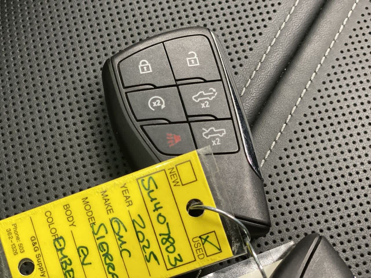 Thumbnail: 2025 GMC Sierra EV - 27