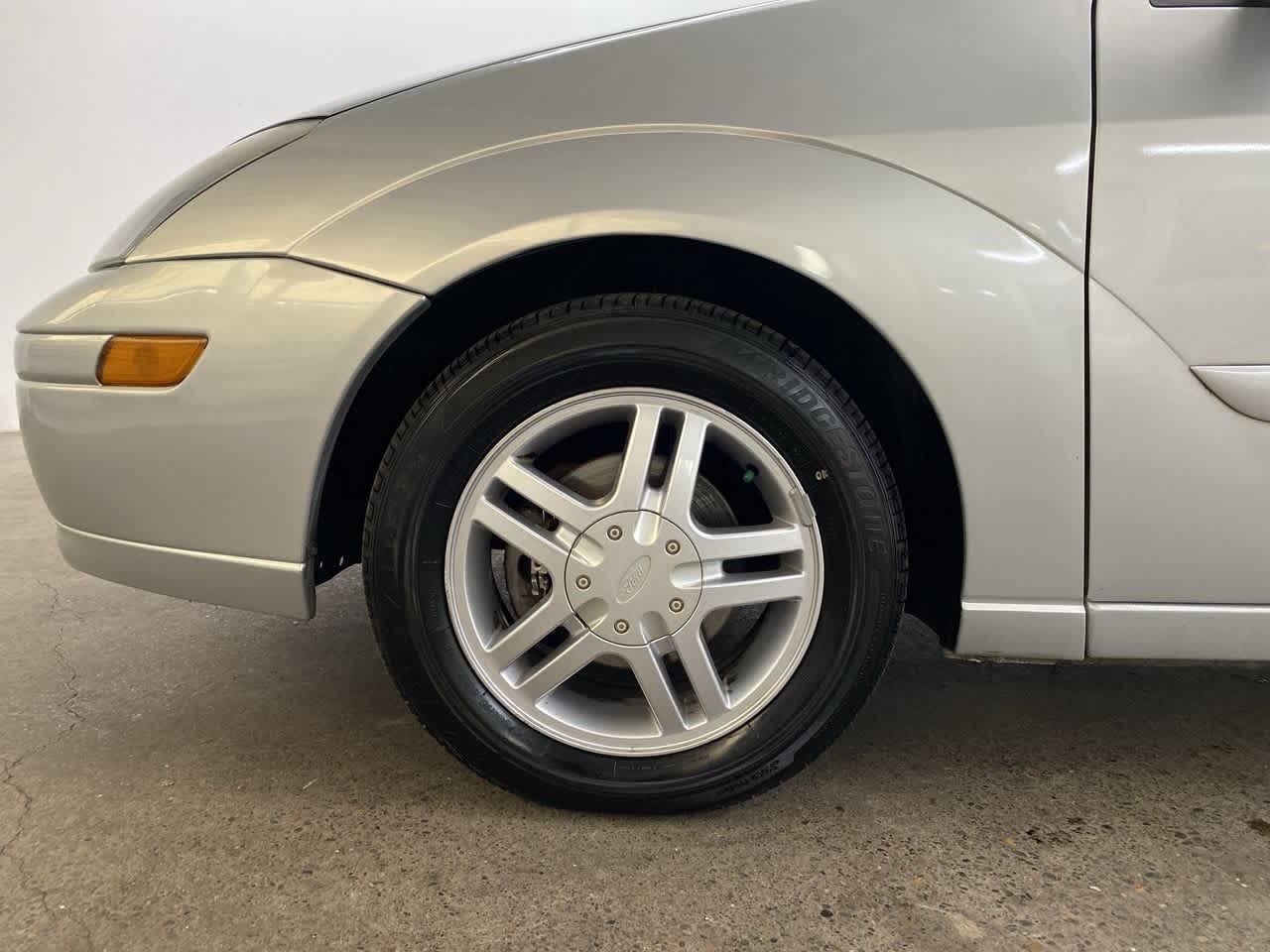 Thumbnail: 2003 Ford Focus - 12