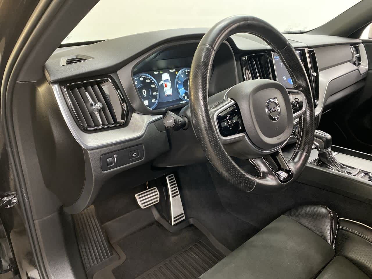 Thumbnail: 2019 Volvo XC60 - 2