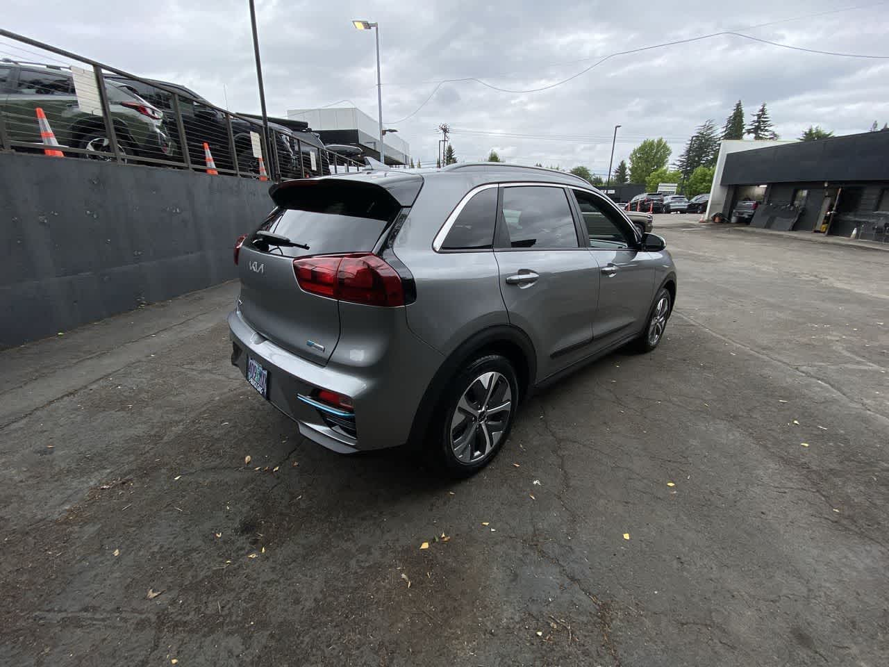 Thumbnail: 2022 Kia Niro - 6