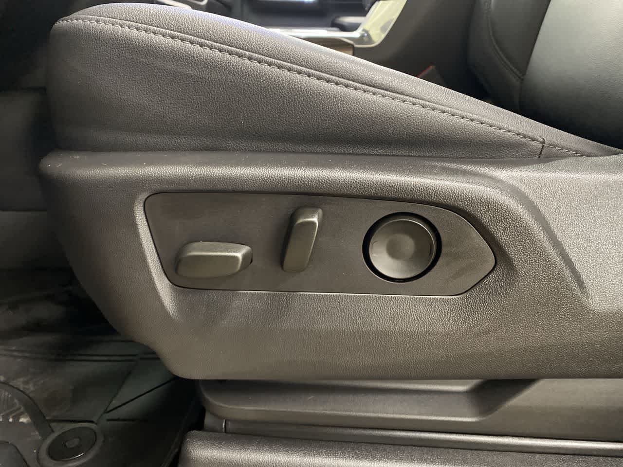 Thumbnail: 2024 Chevrolet Silverado 3500 - 15