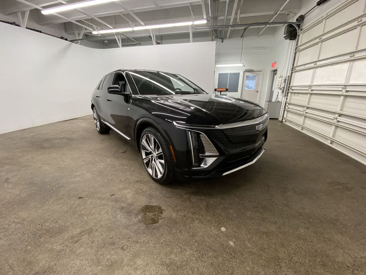 Thumbnail: 2024 Cadillac Lyriq - 8