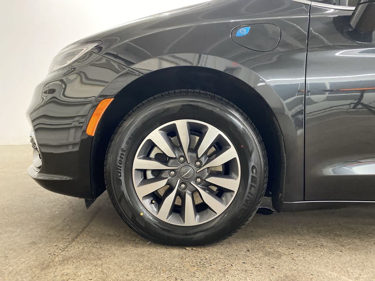 Thumbnail: 2024 Chrysler Pacifica - 12