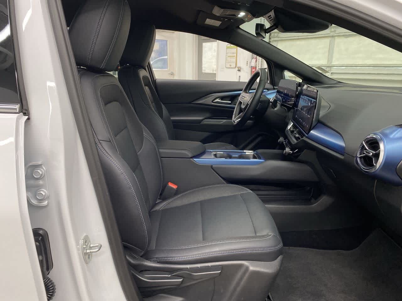 Thumbnail: 2025 Chevrolet Equinox - 18