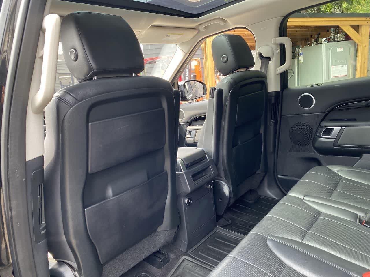 Thumbnail: 2019 Land Rover Discovery - 16