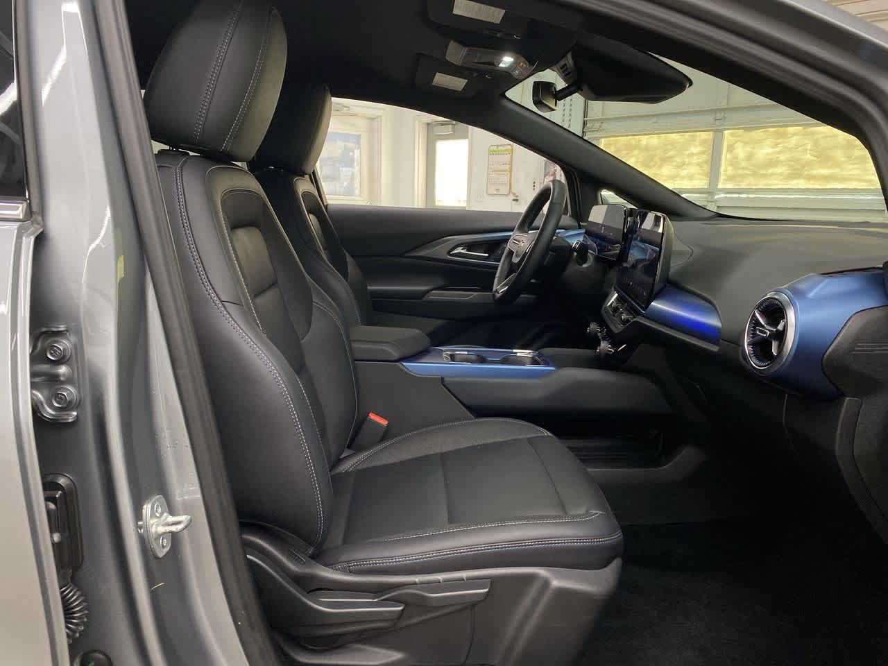 Thumbnail: 2025 Chevrolet Equinox - 18