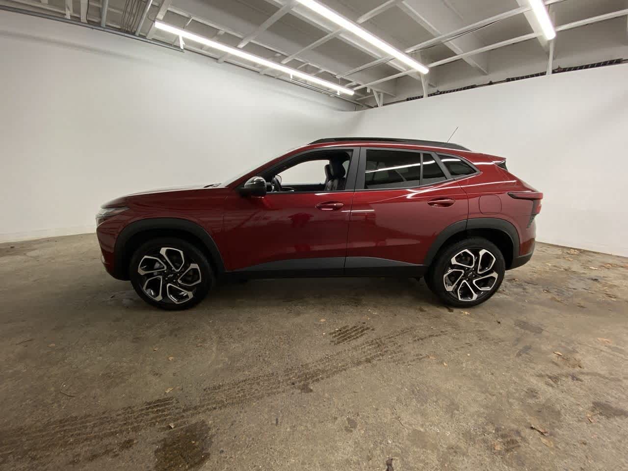 Thumbnail: 2024 Chevrolet Trax - 3