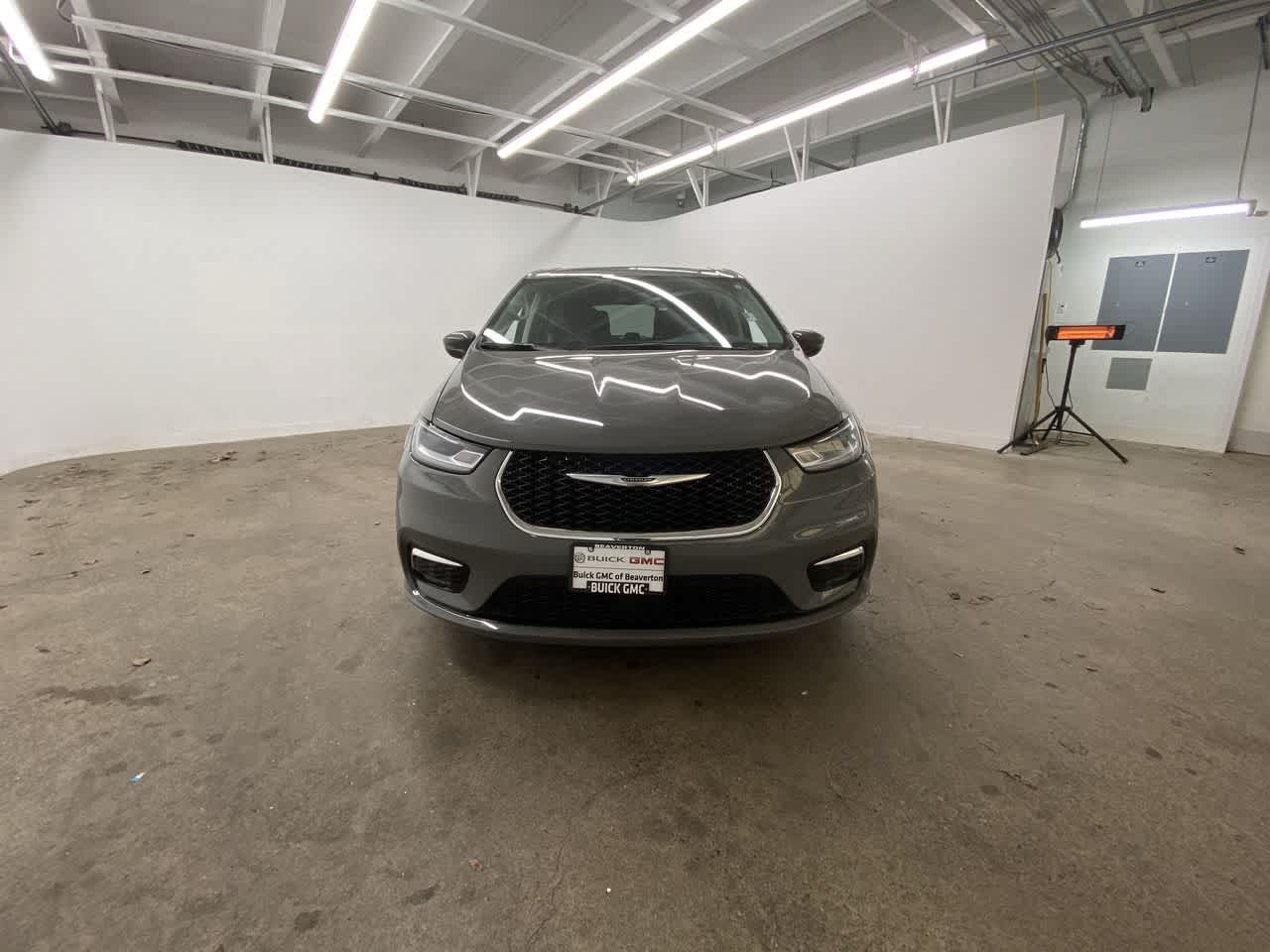 Thumbnail: 2023 Chrysler Pacifica - 9