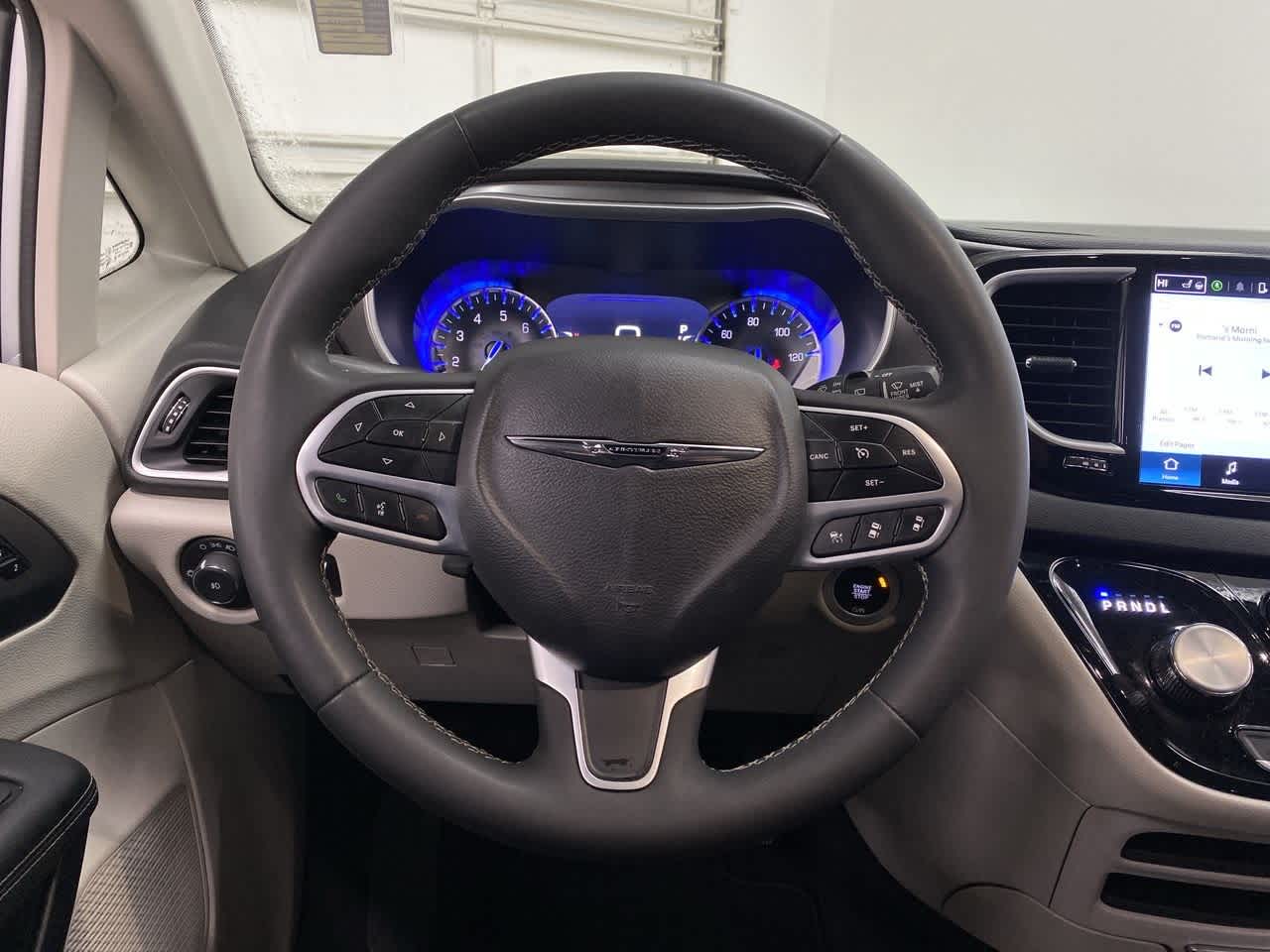 Thumbnail: 2024 Chrysler Pacifica - 18