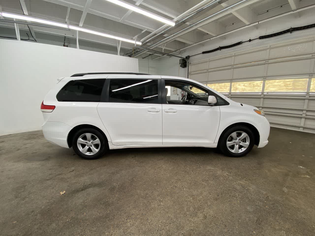 Thumbnail: 2012 Toyota Sienna - 7