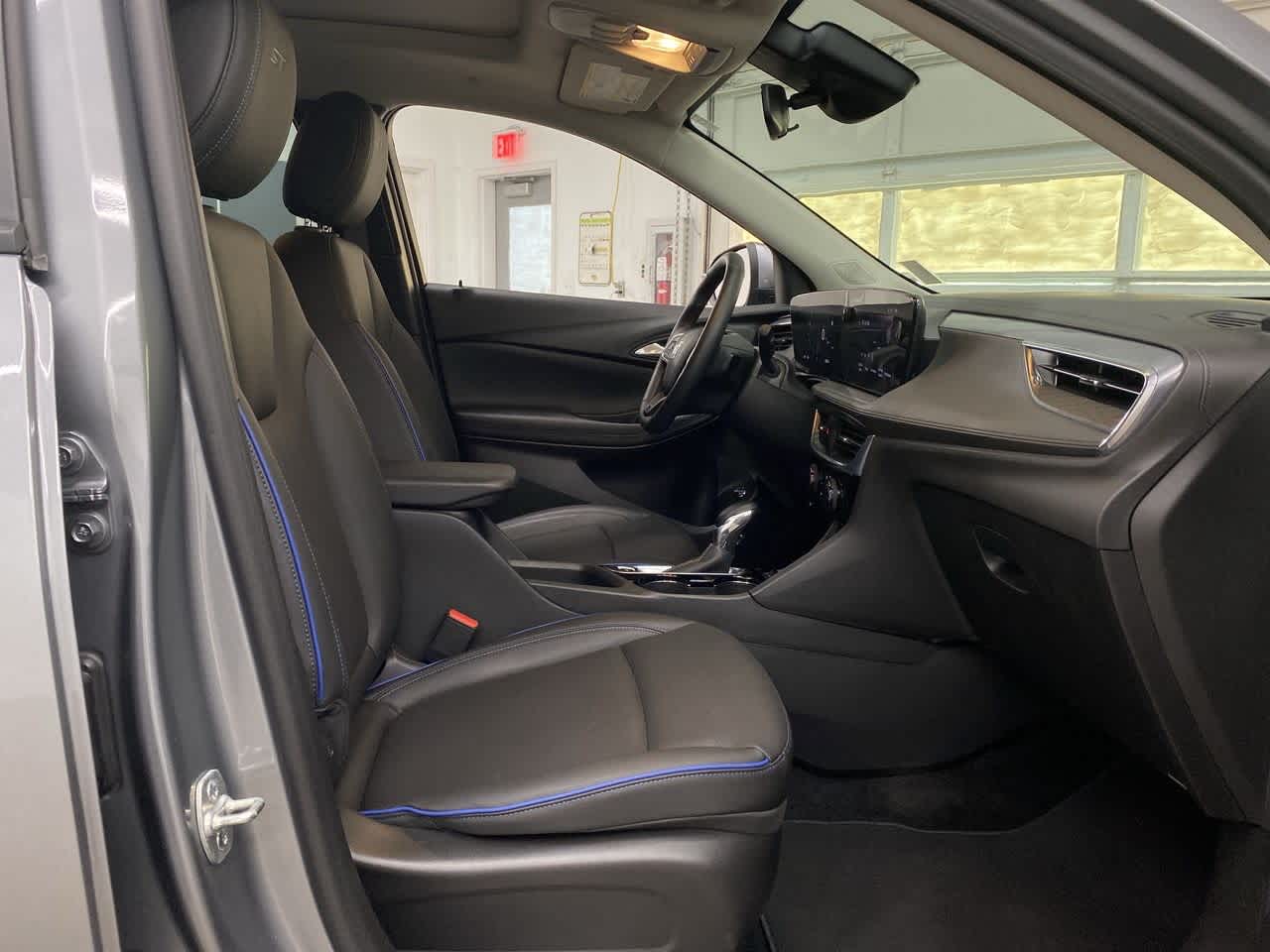 2025 Buick Encore GX Sport Touring 19