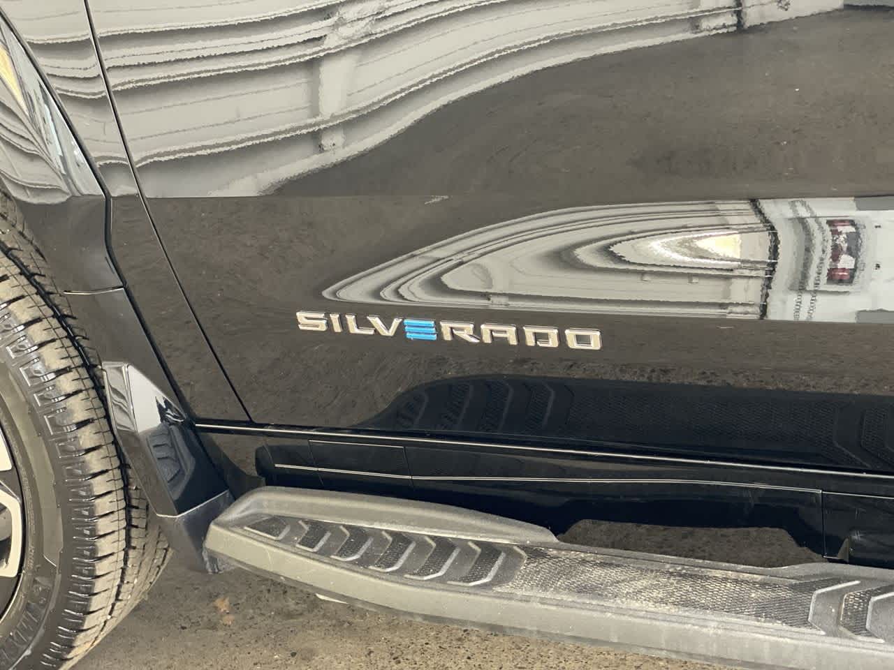 Thumbnail: 2024 Chevrolet Silverado EV - 10