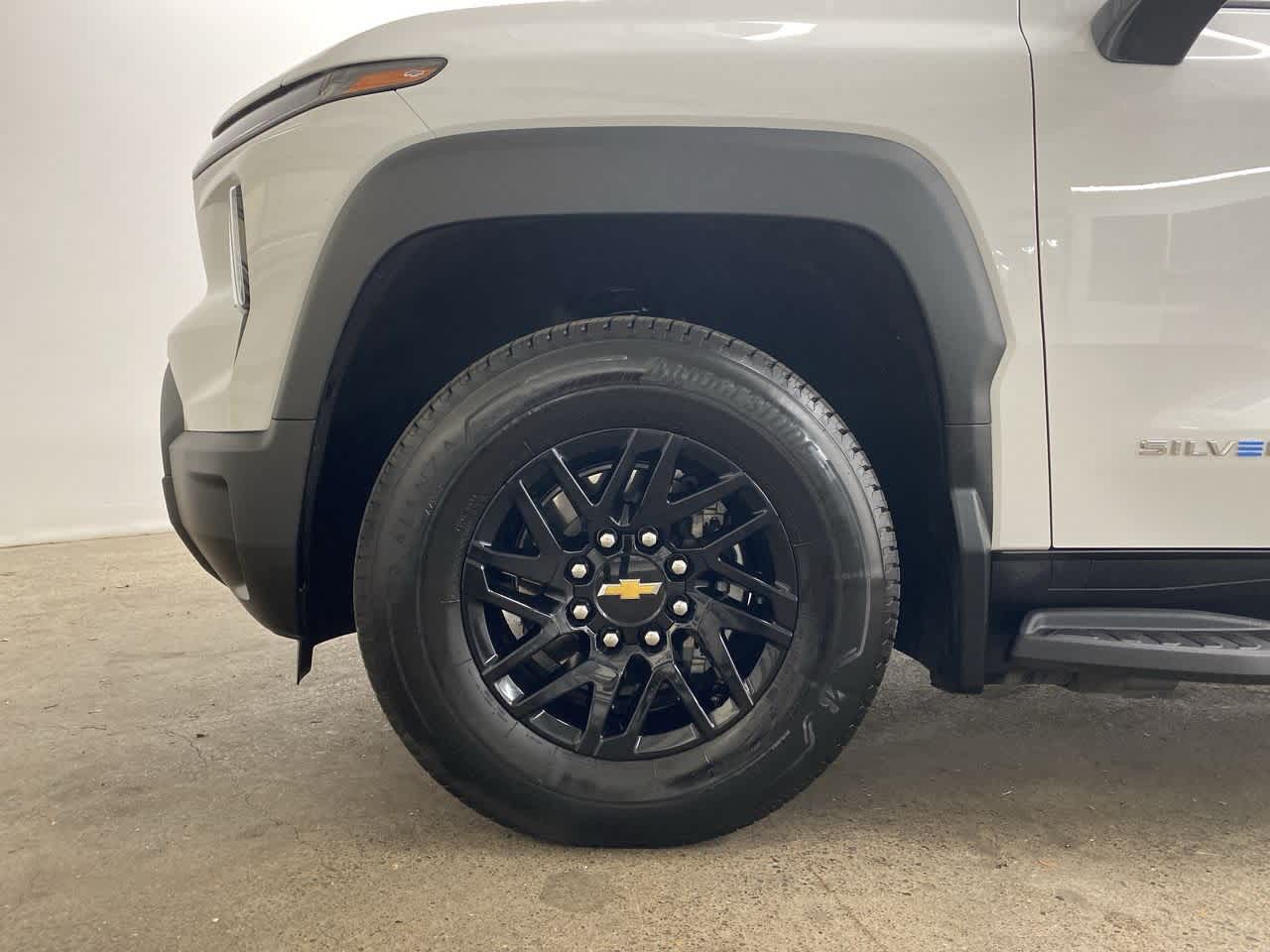 Thumbnail: 2024 Chevrolet Silverado EV - 11