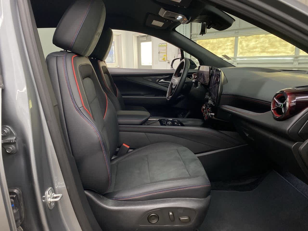 Thumbnail: 2024 Chevrolet Blazer EV - 19